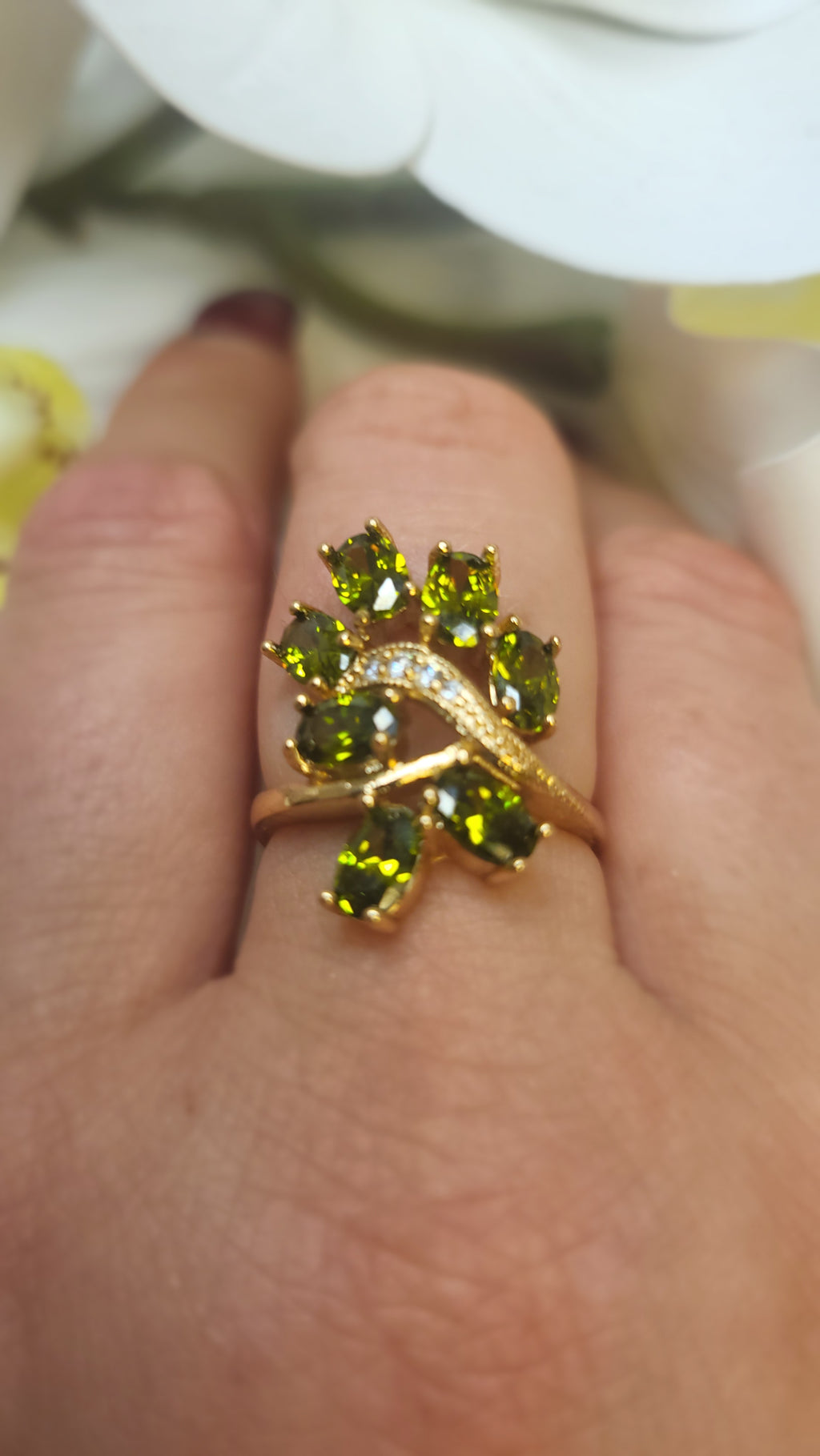 ✨ Exklusiver Goldring „Green Leaf“ mit grünen Zirkonia Größe 8 ✨