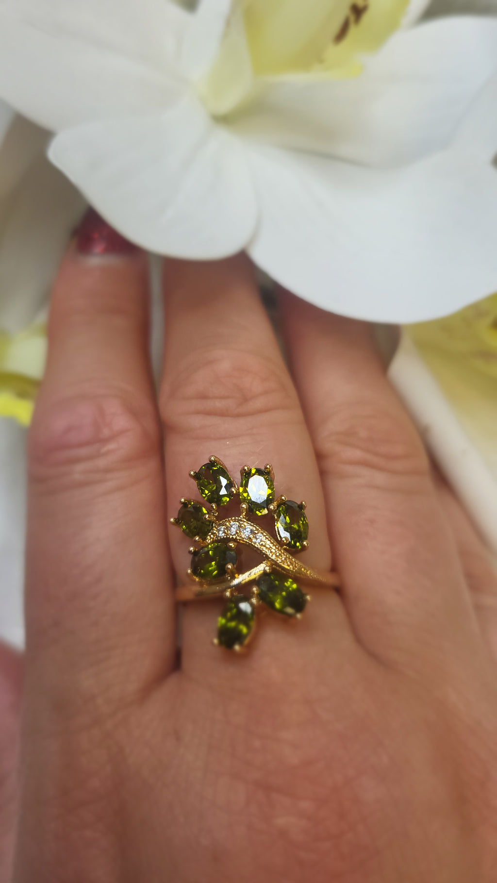 ✨ Exklusiver Goldring „Green Leaf“ mit grünen Zirkonia Größe 8 ✨