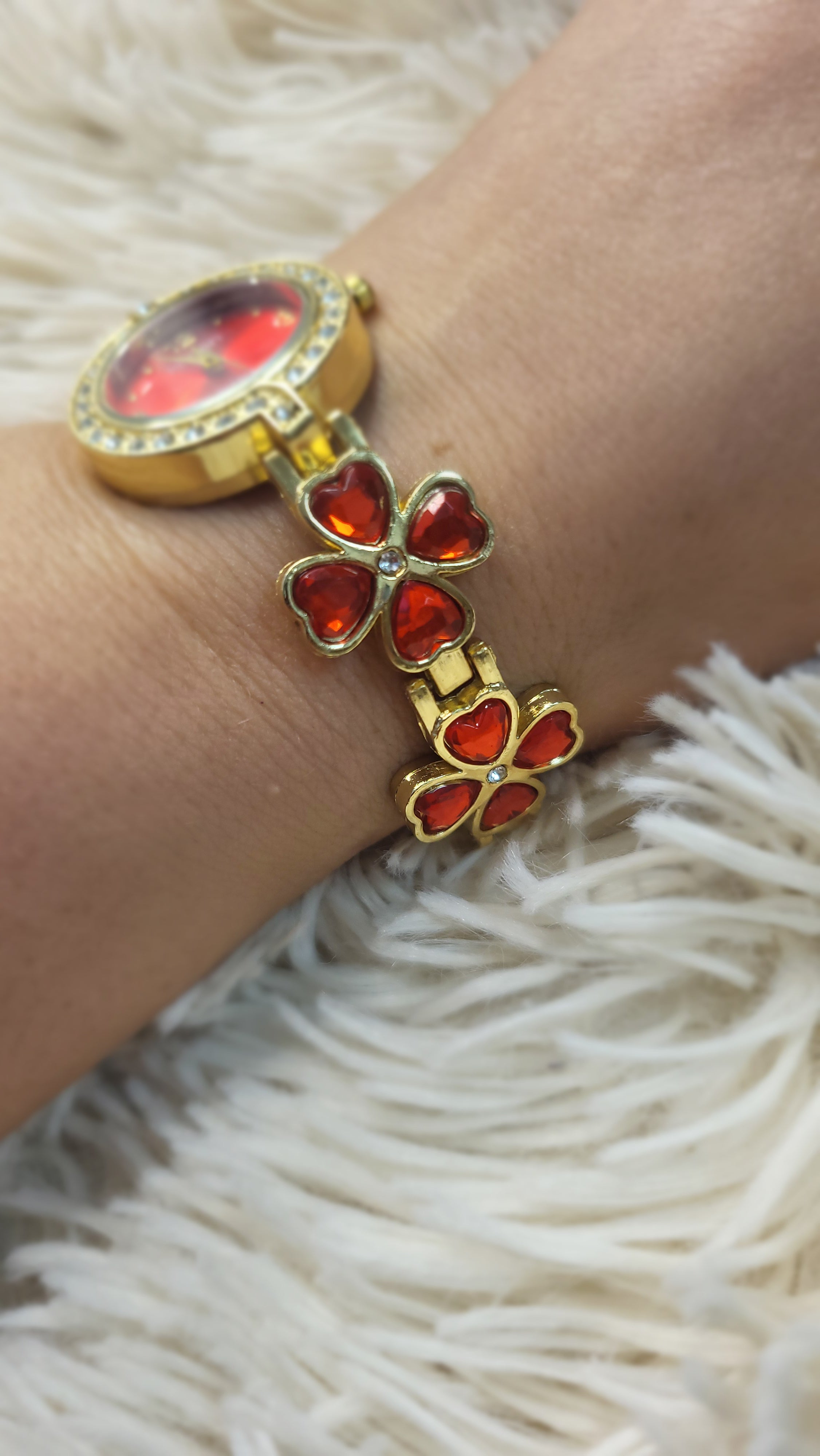 ❤️ Elegante Damenuhr Red Heart – Gold & Rubinrot ❤️